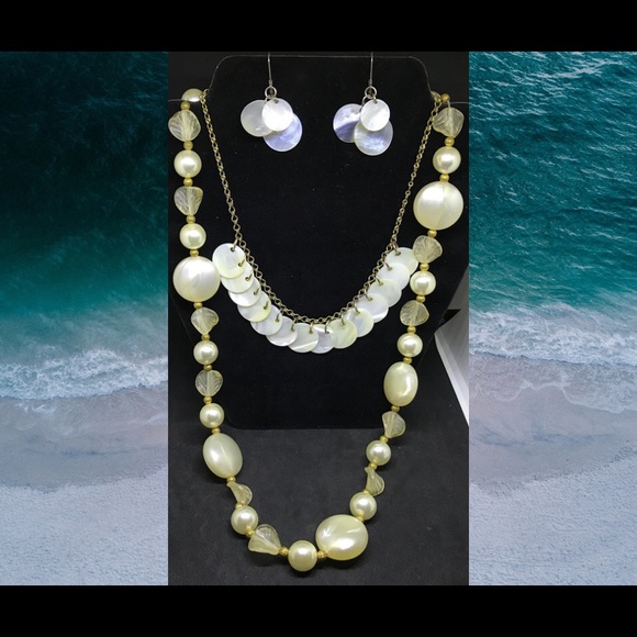 Vintage Pearls & shell Jewelry lot 4+ pounds - Picture 8 of 8